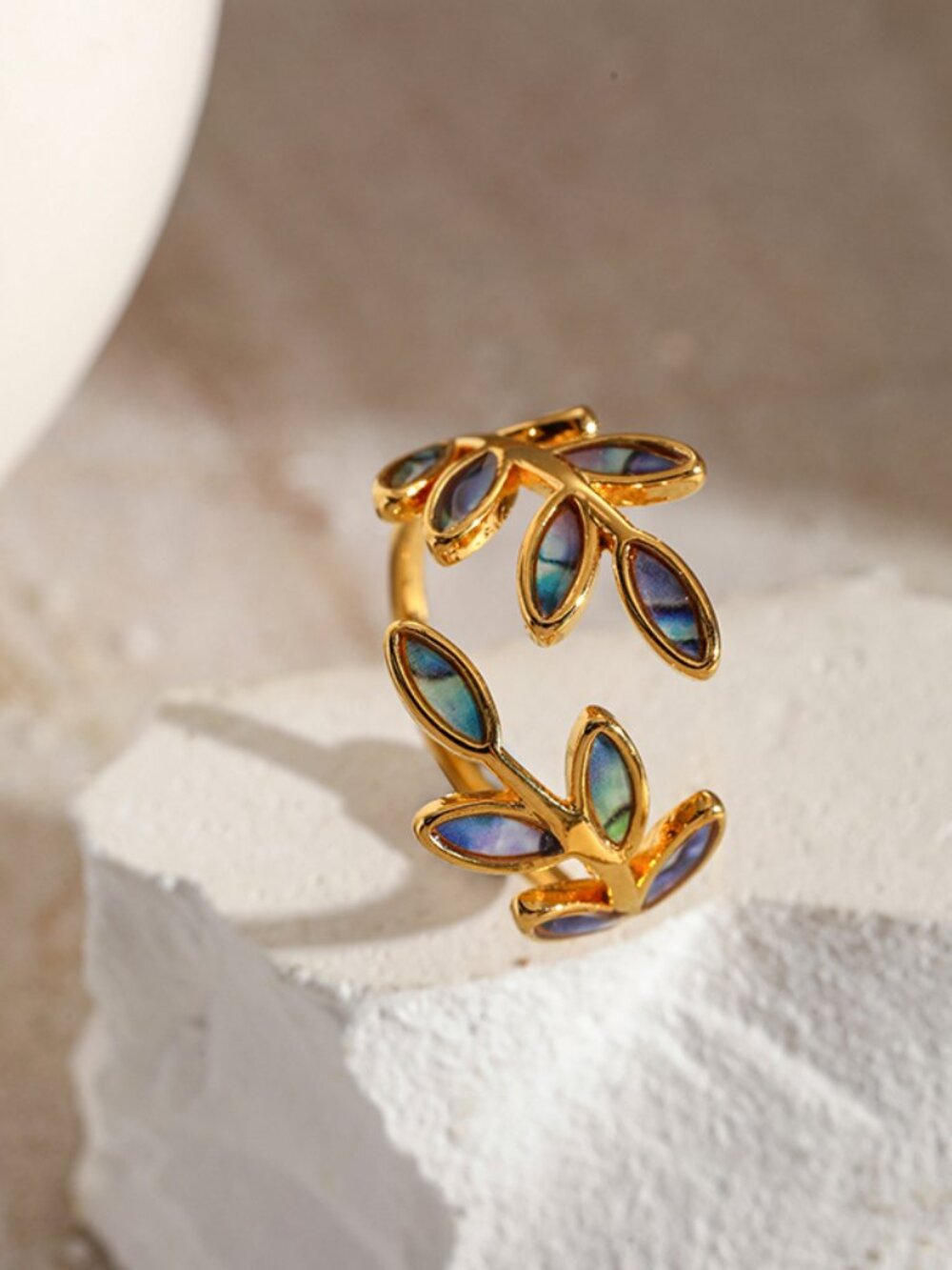 Elegant Leaves Ring - Picture 3 of 10